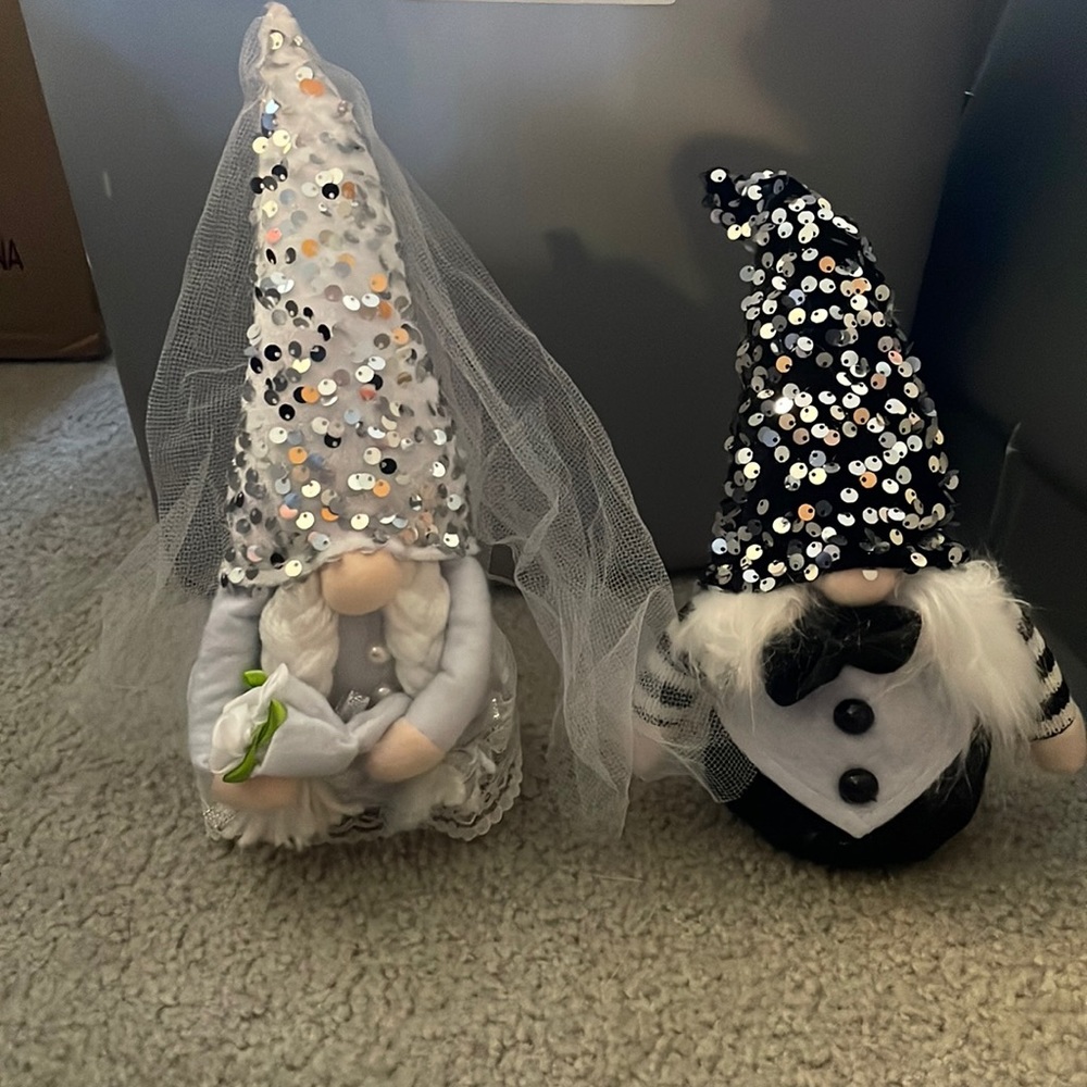 Wedding gnomes
